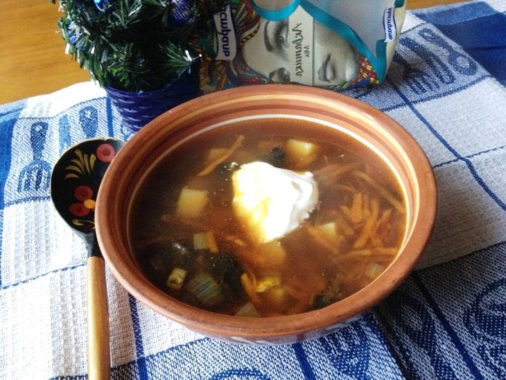 Грибной суп из сушеных грибов с картошкой и рисом
