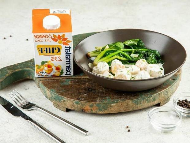 Гребешки в сливочном соусе с чесноком на сковороде