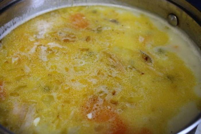 Сливочный суп с семгой и плавленым сыром