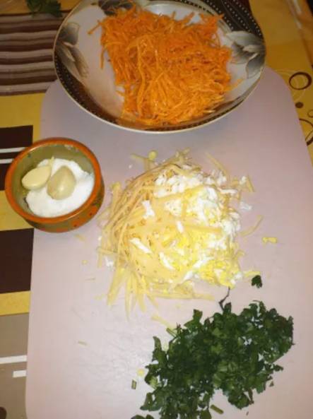 Салат из моркови с сыром и яйцом Салат из моркови с сыром и яйцом