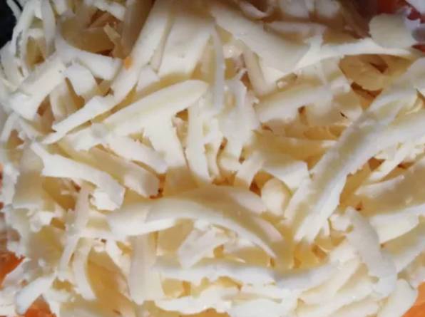 Салат из моркови с сыром, чесноком и майонезом Салат из моркови с сыром, чесноком и майонезом