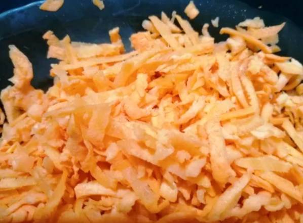 Салат из моркови с сыром, чесноком и майонезом Салат из моркови с сыром, чесноком и майонезом