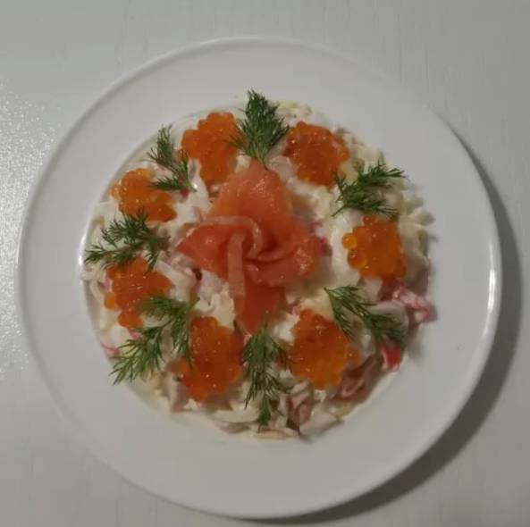 Салат из морепродуктов с красной икрой