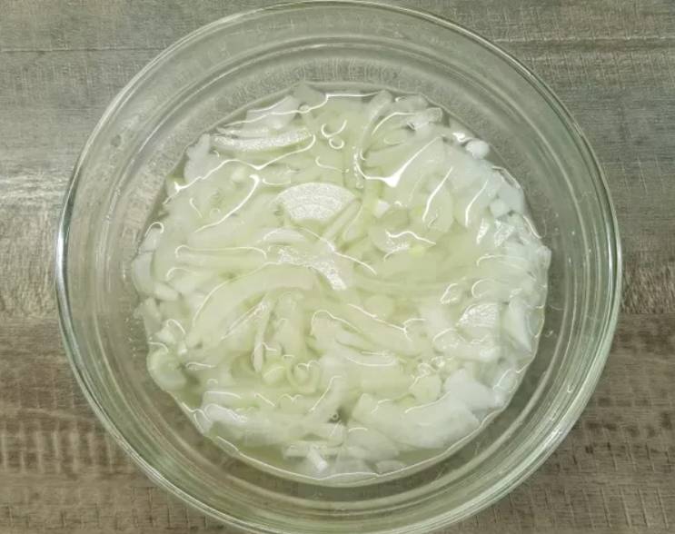 Салат из морепродуктов с красной икрой
