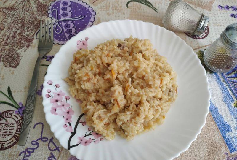 Рисовая каша с тушенкой