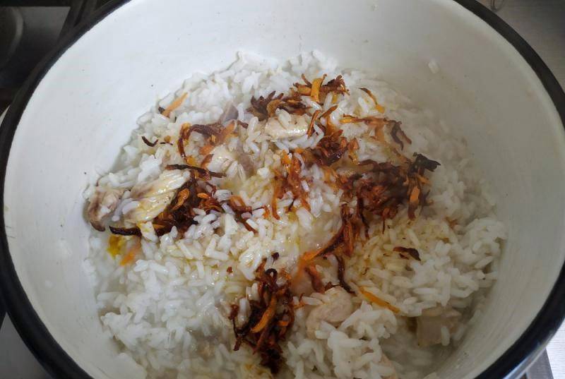 Рисовая каша с тушенкой