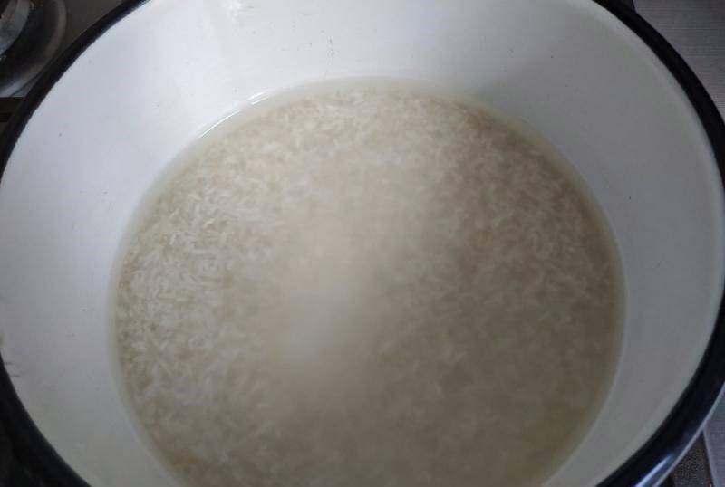 Рисовая каша с тушенкой