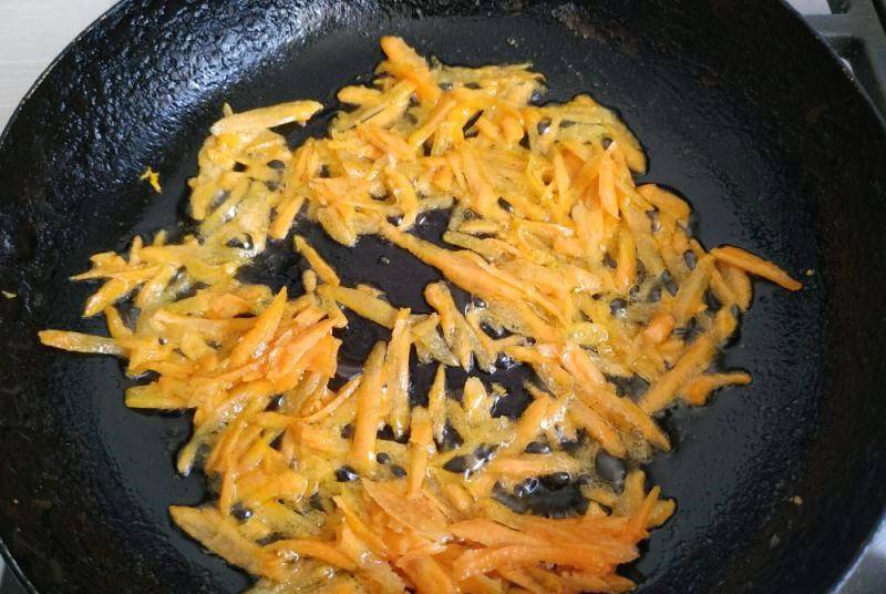 Рисовая каша с тушенкой