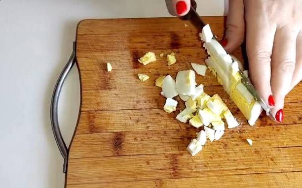 Низкокалорийный салат с крабовыми палочками