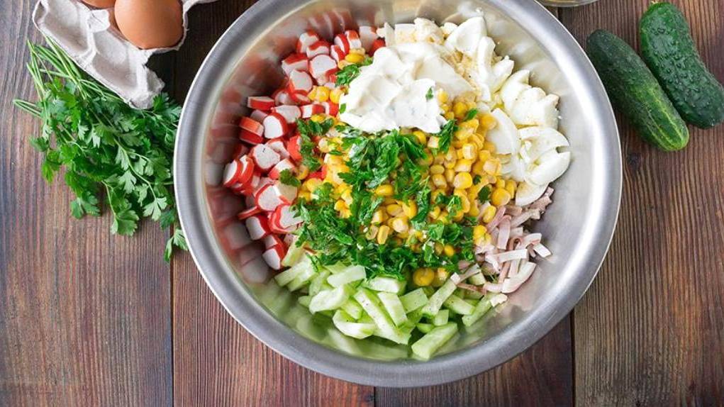 Салат «Нептун» с морепродуктами Салат «Нептун» с морепродуктами