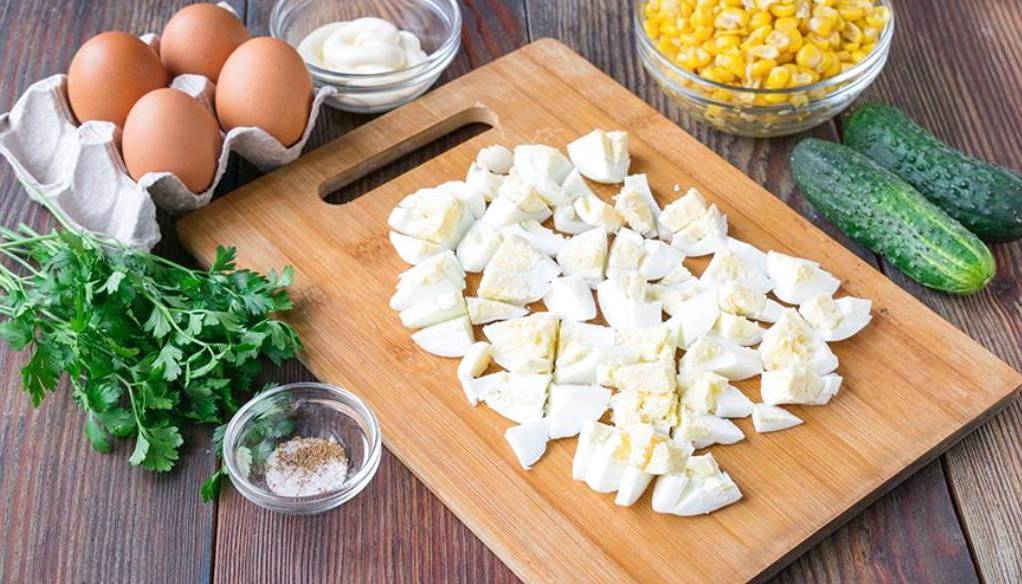 Салат «Нептун» с морепродуктами Салат «Нептун» с морепродуктами