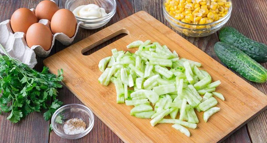 Салат «Нептун» с морепродуктами Салат «Нептун» с морепродуктами