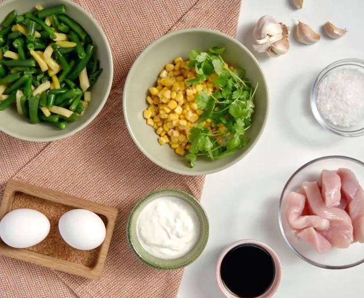 Низкокалорийный салат с куриной грудкой