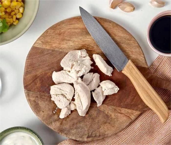 Низкокалорийный салат с куриной грудкой