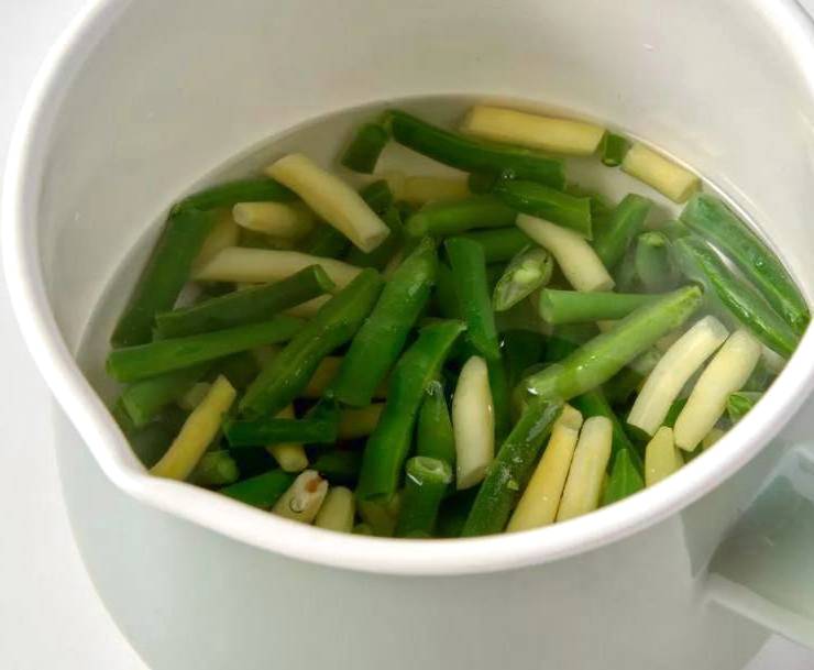 Низкокалорийный салат с куриной грудкой