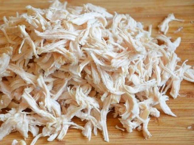 Салат «Богатырь» с курицей и корейской морковью