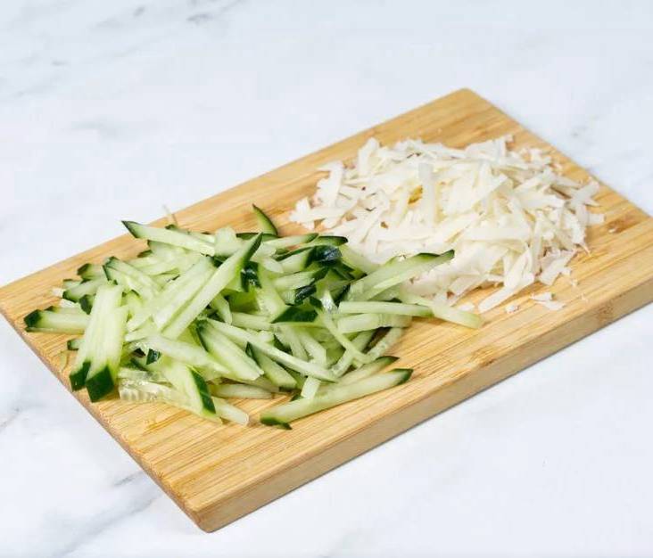 Салат «Блондинка» с жареной картошкой и помидорами