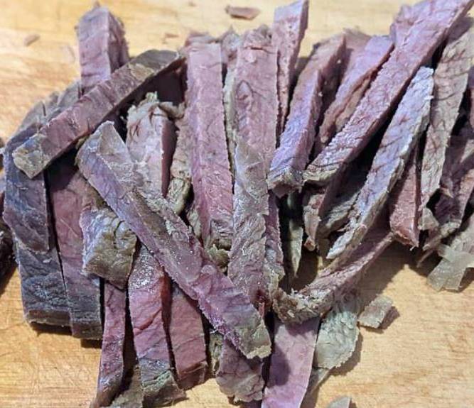 Салат «Берлинский» с говядиной и маринованными огурцами