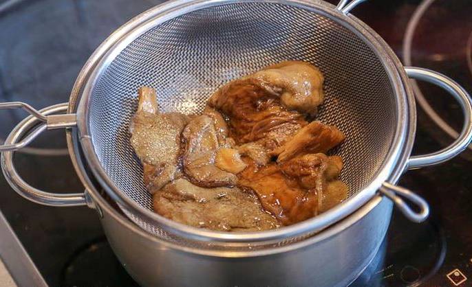 Суп с замороженными грибами и картошкой