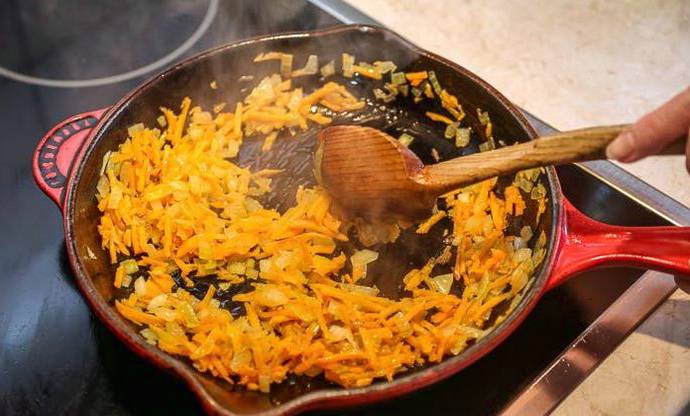 Суп с замороженными грибами и картошкой
