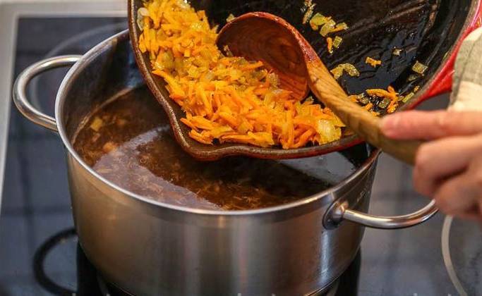 Суп с замороженными грибами и картошкой