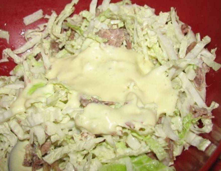 Салат «Буржуйский» с ананасами и семечками