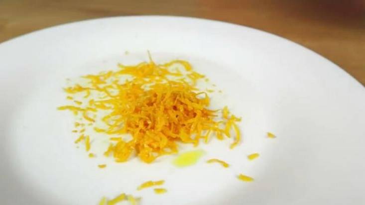 Утка с яблоками с хрустящей корочкой целиком в духовке