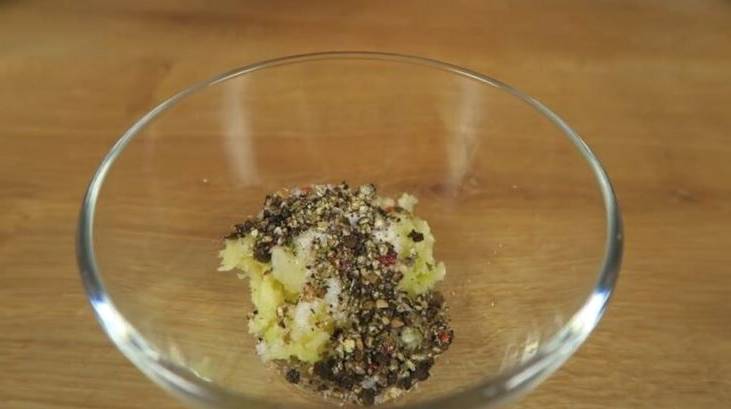 Утка с яблоками с хрустящей корочкой целиком в духовке