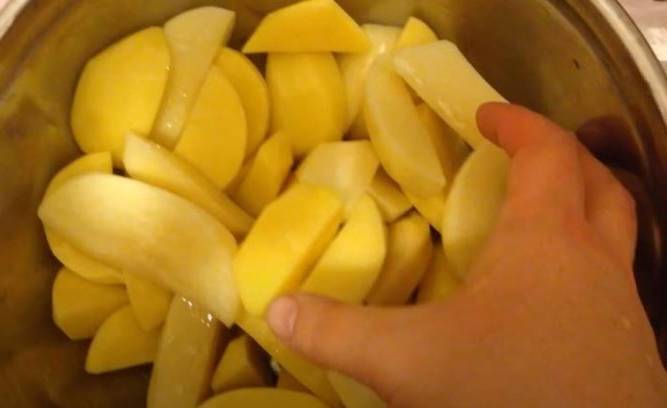 Картошка по-деревенски без кожуры с хрустящей корочкой в духовке