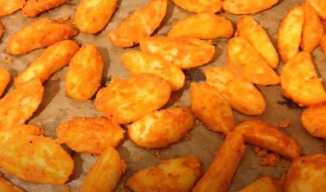 Картошка по-деревенски без кожуры с хрустящей корочкой в духовке