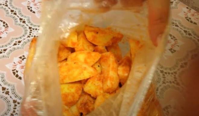 Картошка по-деревенски без кожуры с хрустящей корочкой в духовке