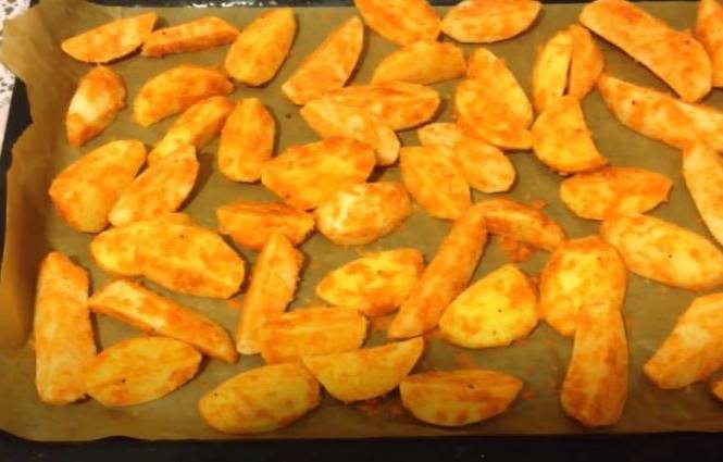 Картошка по-деревенски без кожуры с хрустящей корочкой в духовке