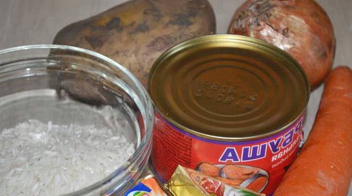 Суп из рыбной консервы с рисом и картошкой