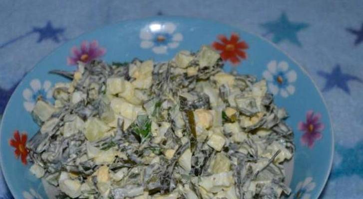 Салат из морской капусты с яйцом и свежим огурцом
