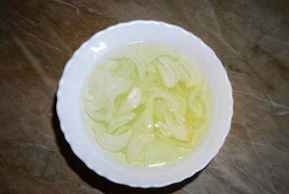 Салат из морской капусты с яйцом и луком