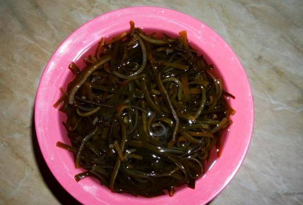 Салат из морской капусты с яйцом и луком