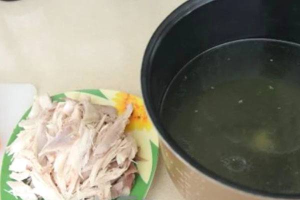 Куриный суп с лапшой и картошкой в мультиварке