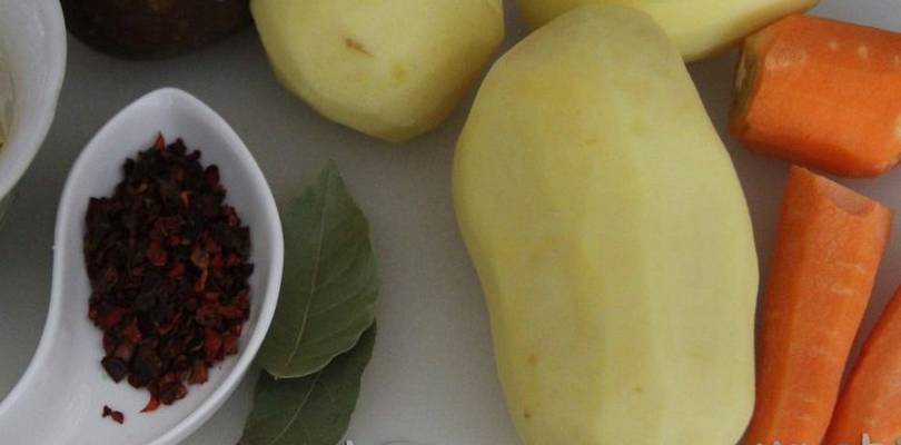 Куриный суп с лапшой и картошкой в мультиварке