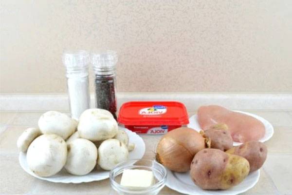 Сливочный суп с грибами, курицей и плавленым сыром