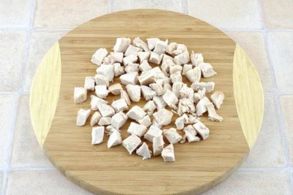 Сливочный суп с грибами, курицей и плавленым сыром