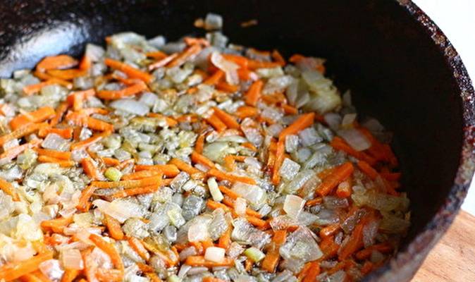 Суп из консервированной горбуши с картошкой и рисом