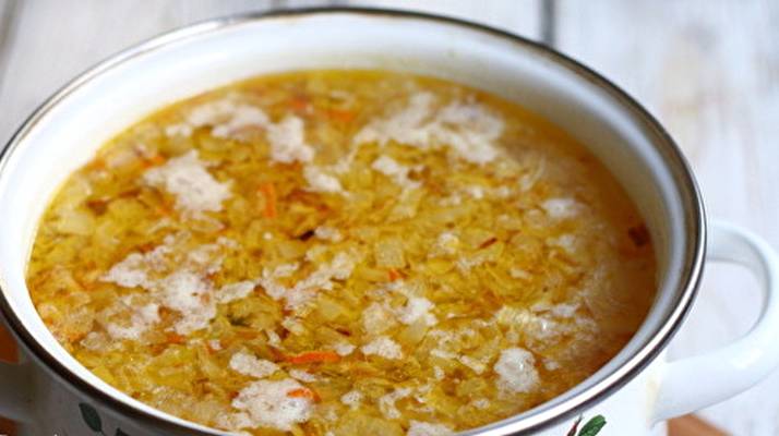 Суп из консервированной горбуши с картошкой и рисом