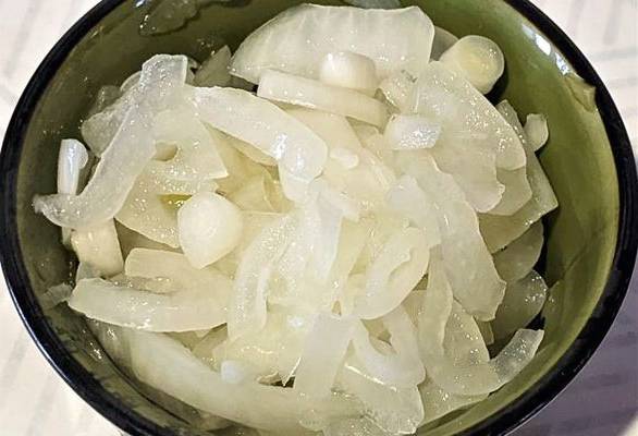 Салат из отварной говядины с солеными огурцами