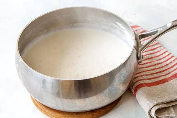 Рисовая каша с изюмом на молоке