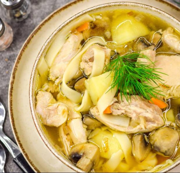 Куриный суп с лапшой и шампиньонами