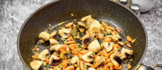 Куриный суп с лапшой и шампиньонами