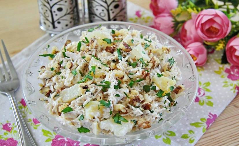 Салат из индейки с ананасами классический