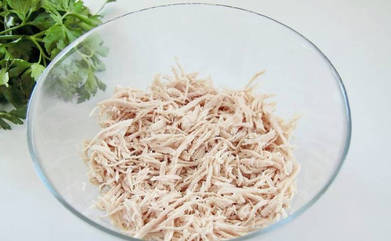 Салат из индейки с ананасами классический