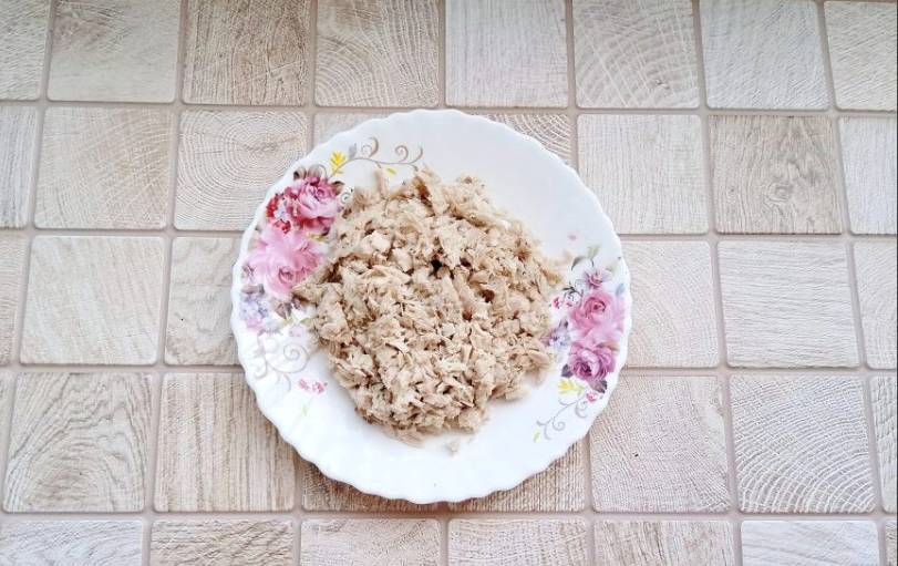 Салат «Буржуйский» с ананасами, курицей и грибами
