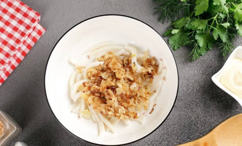 Салат из кальмара с яйцом, огурцом и сыром
